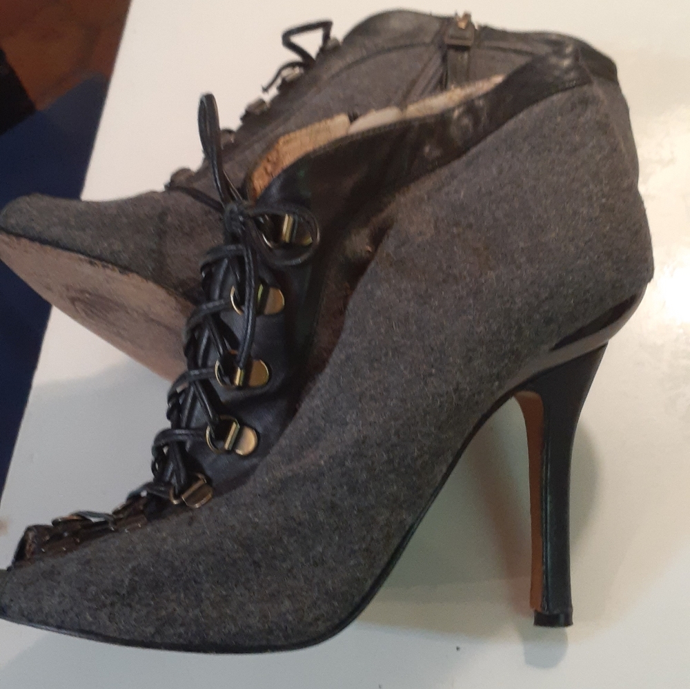 Boutique 9- 4 Inch High Lace up Heels